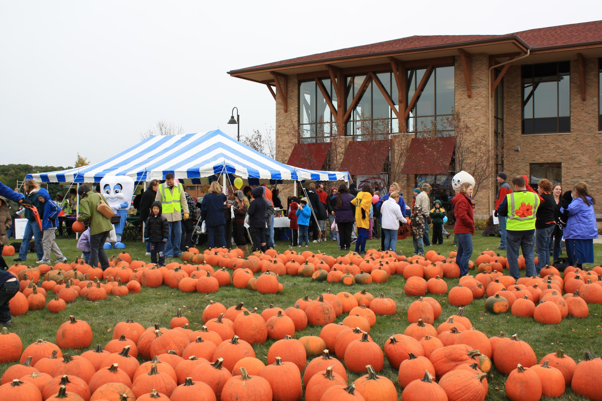 Oak Bank’s annual Great Pumpkin Give Away for a Cause