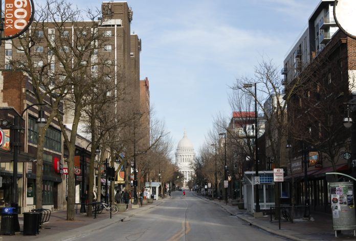 A view of the 600 block of State Street, looking towards the Capitol