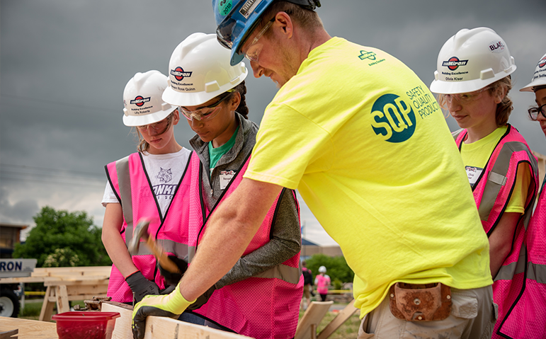 GirlsConstruction_panel