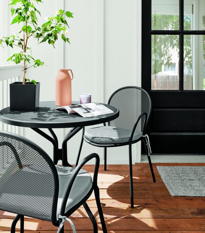 Outdoor-friendly seating.