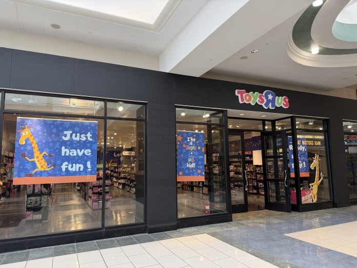 Toys R Us storefront